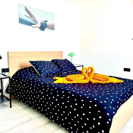 Апартаменты Michas House *